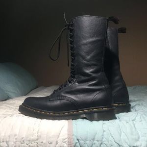 Dr. Marten’s Combat Boot (14 holes)